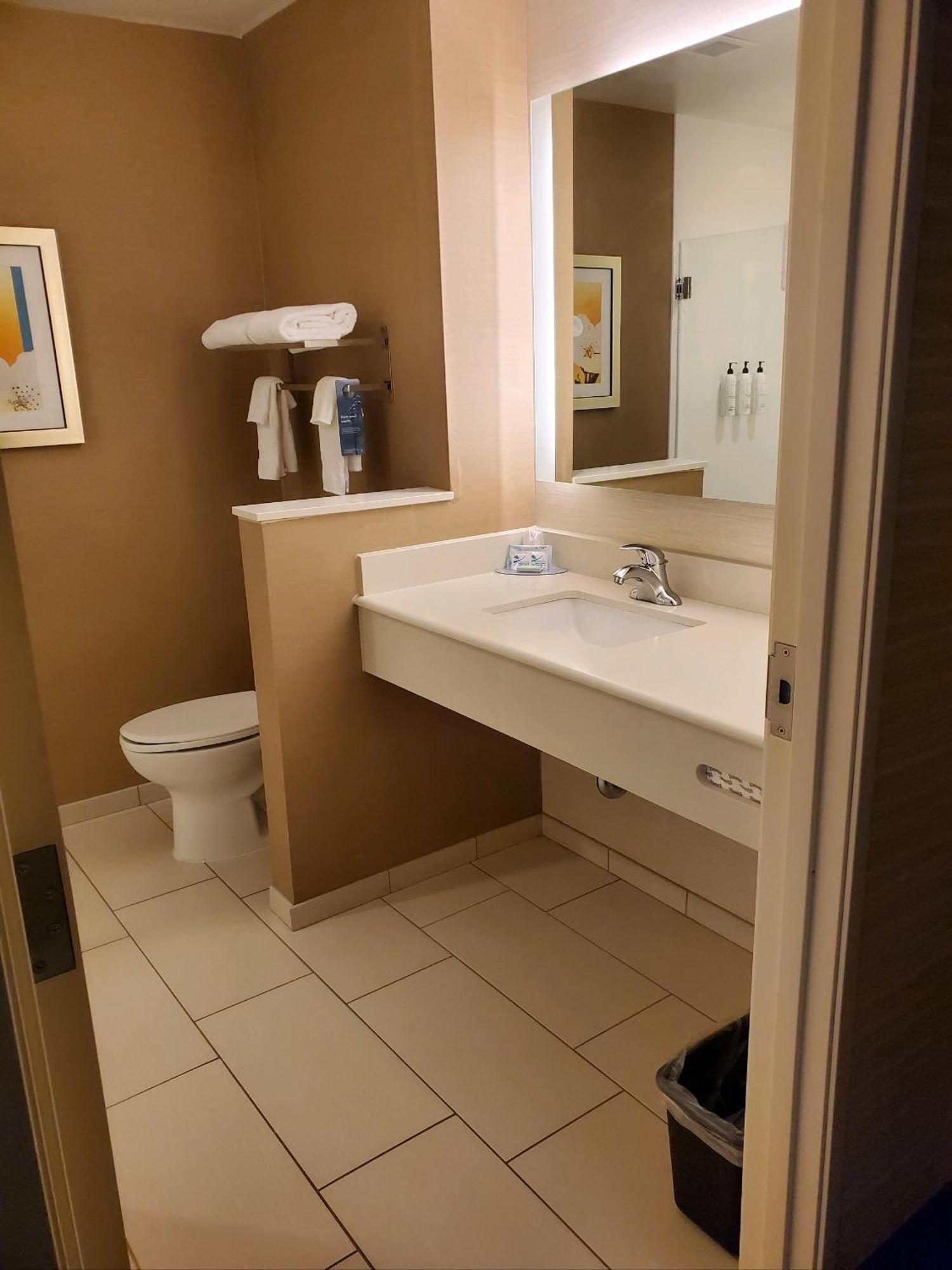 Fairfield Inn & Suites By Marriott Belle Vernon Экстерьер фото